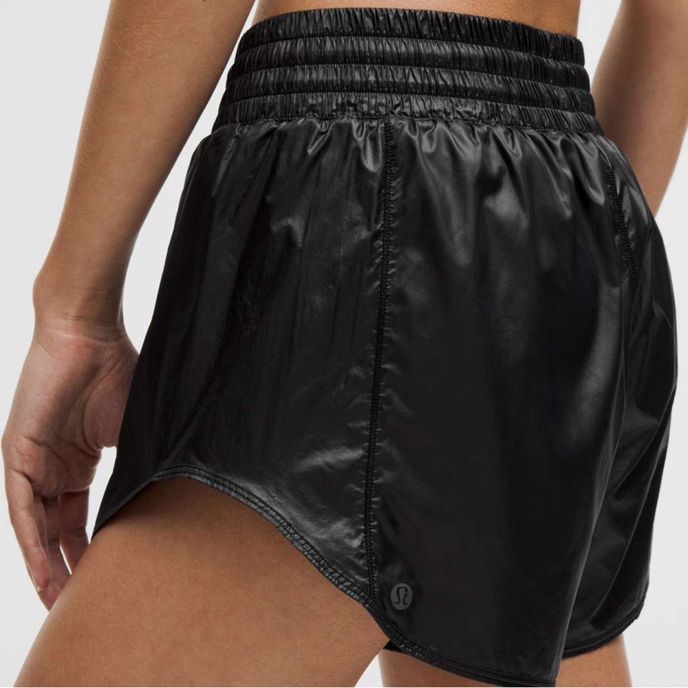 NWT Lululemon Hotty Hot High-Rise Lined Short 4” *Matte Sheen – Black – Size 6 - Picture 3 of 11